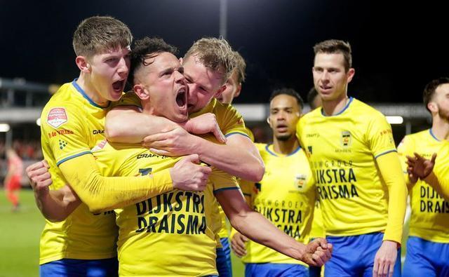 WTT新加坡大满贯男单半决赛：梁靖崑4-3战胜王楚钦晋级决赛央视新闻微博.