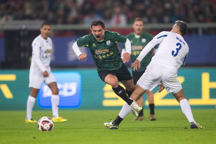 什琴斯尼：在巴萨每一天都是奖励；没必要比较梅西与亚马尔.